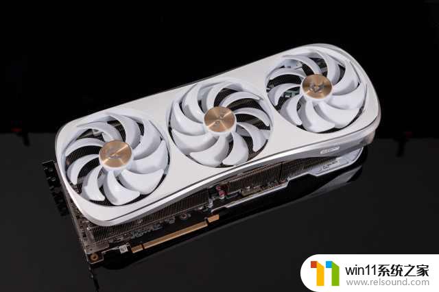 索泰GeForce RTX 4080月白显卡评测：颜值爆表 实力出众！