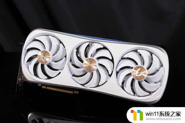 索泰GeForce RTX 4080月白显卡评测：颜值爆表 实力出众！