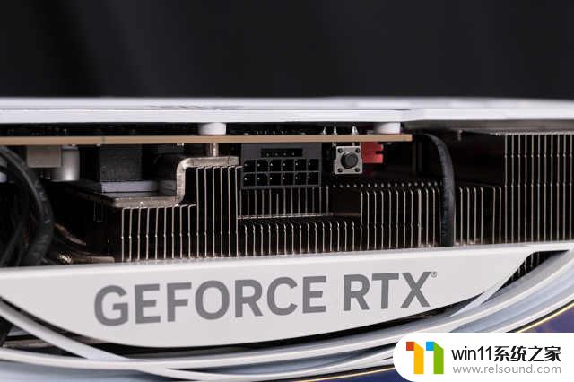 索泰GeForce RTX 4080月白显卡评测：颜值爆表 实力出众！