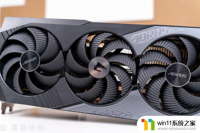 技嘉超级雕RTX 4070 Ti显卡评测：用料精良、散热出色、外观炫酷！