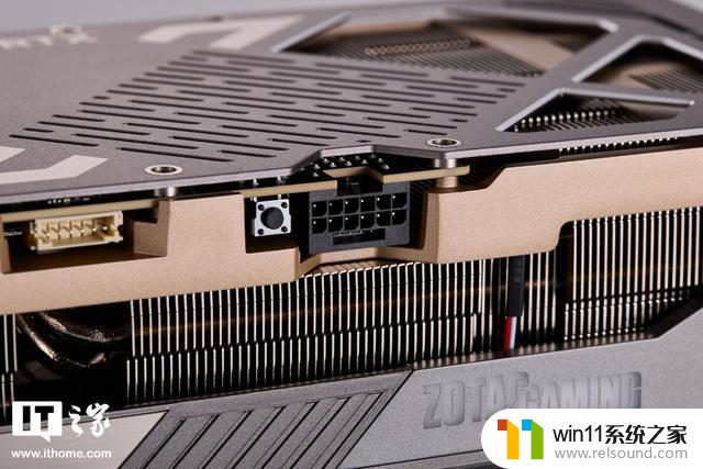 索泰RTX 5090 D v2 24GB SOLID OC显卡图赏：性能强劲，外观棱角分明
