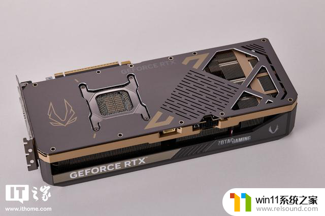索泰RTX 5090 D v2 24GB SOLID OC显卡图赏：性能强劲，外观棱角分明