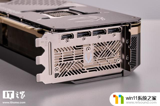 索泰RTX 5090 D v2 24GB SOLID OC显卡图赏：性能强劲，外观棱角分明