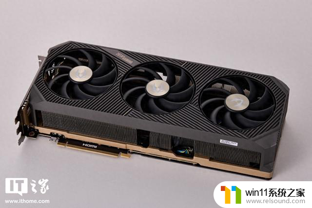 索泰RTX 5090 D v2 24GB SOLID OC显卡图赏：性能强劲，外观棱角分明