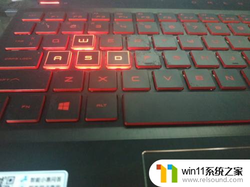 键盘不亮灯按哪个键 笔记本键盘灯不亮了按哪个键调节