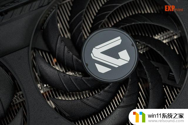 技嘉RTX 5050 GAMING OC显卡评测：外观细致丰富，内在冷静高效